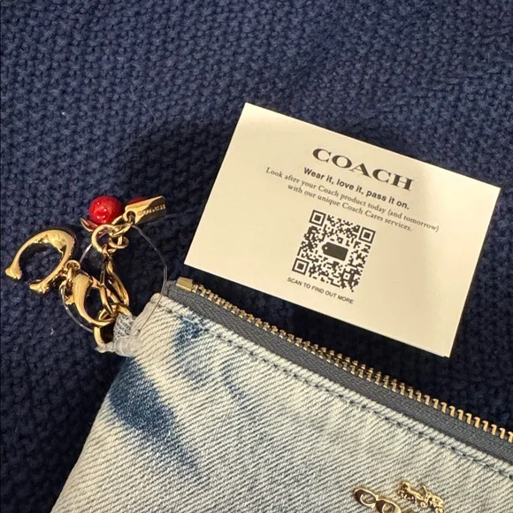 NEW⭐️Coach Corner Zip Wristlet In Loved Light Indigo Denim With 🍒Cherry Charms - Picture 4 of 4